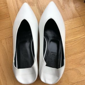 Alumnae Pointed toe white leather flats